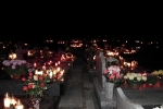 Cmentarz husowski w wieczór Wszystkich Świętych - Socha Agata